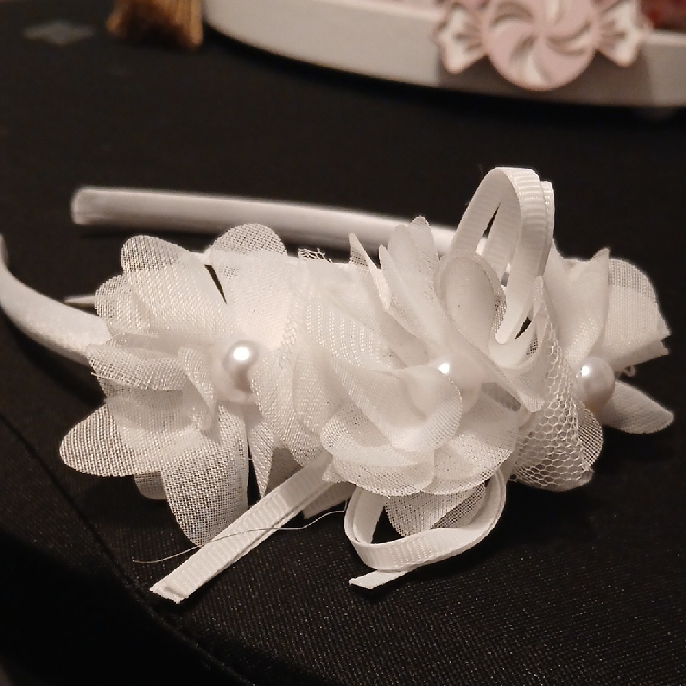 White Headband with Bow Accents. Brand New! - Picture 4 of 5